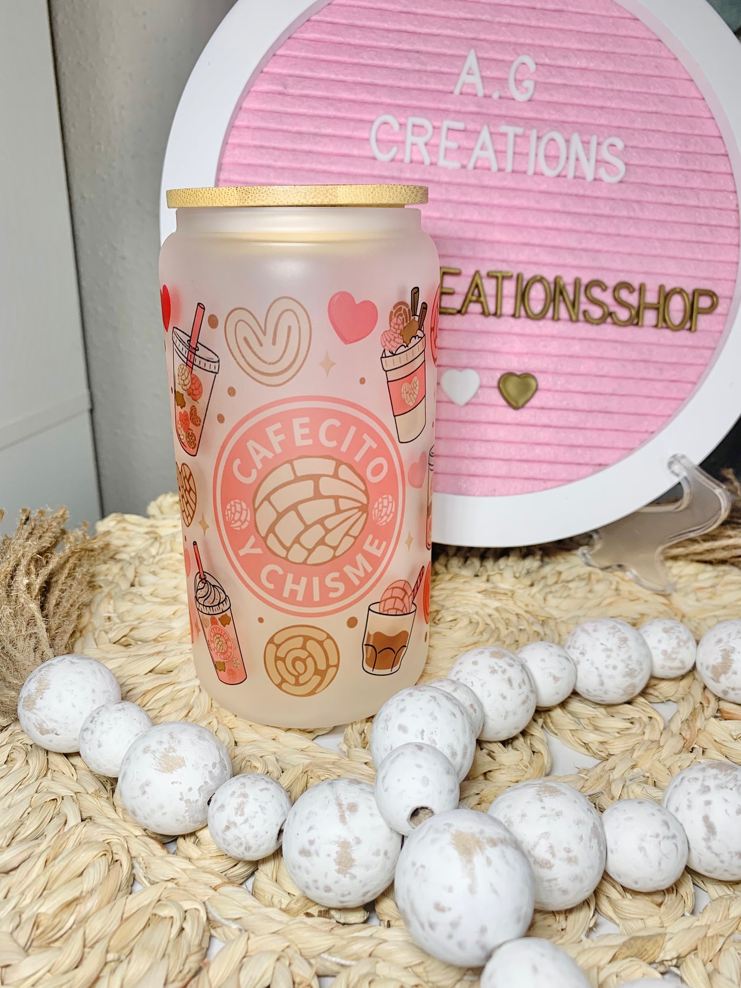 Cafecito y Chisme Glass Cup